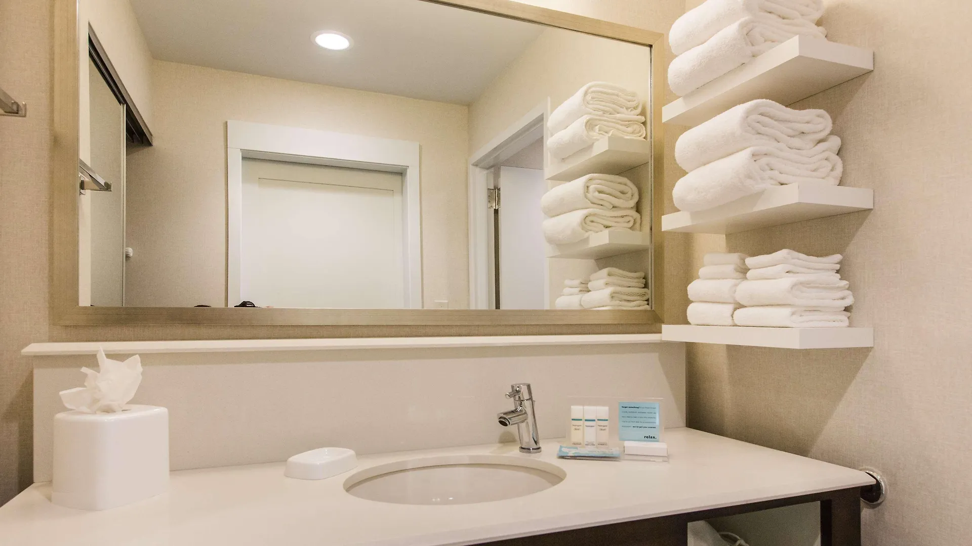 *** Hotel Hampton Inn & Suites Charlotte/Ballantyne, Nc United States